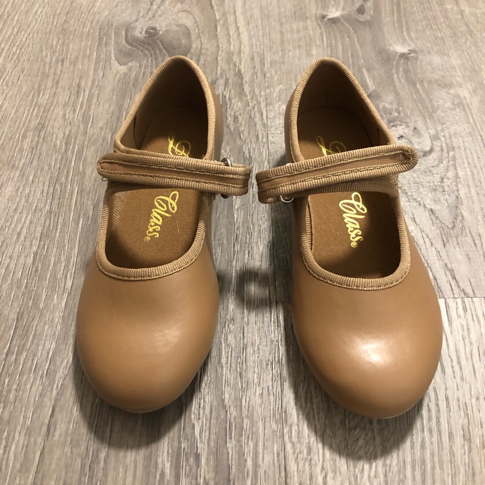 Dance class girls tap shoes